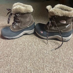 Girls North Face winter boots